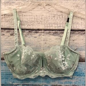 Victoria’s Secret Dream Angels Lace Push Up Without Padding Metallic Size 32DD